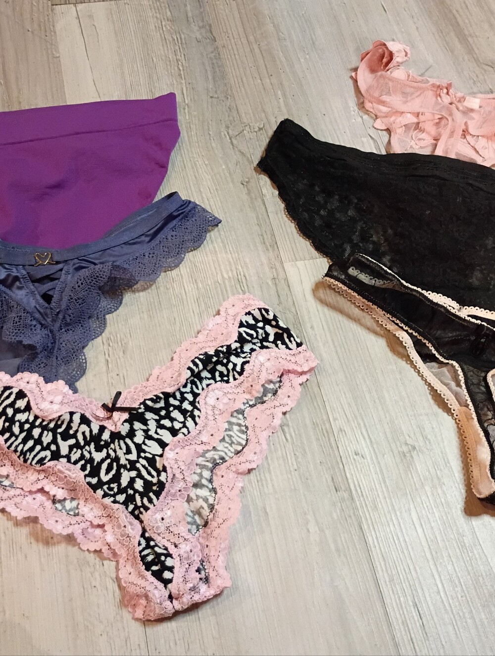 Victoria Secret Lot - Picture 4 of 4